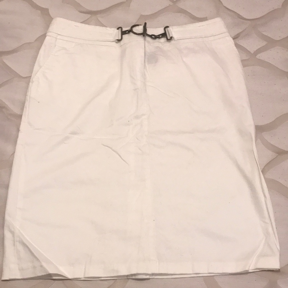 White Skirt w/ metal Clasp Belt Size 8